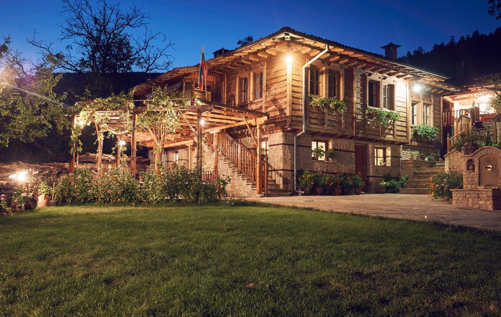 Yovina House Жеравна Екстер'єр фото