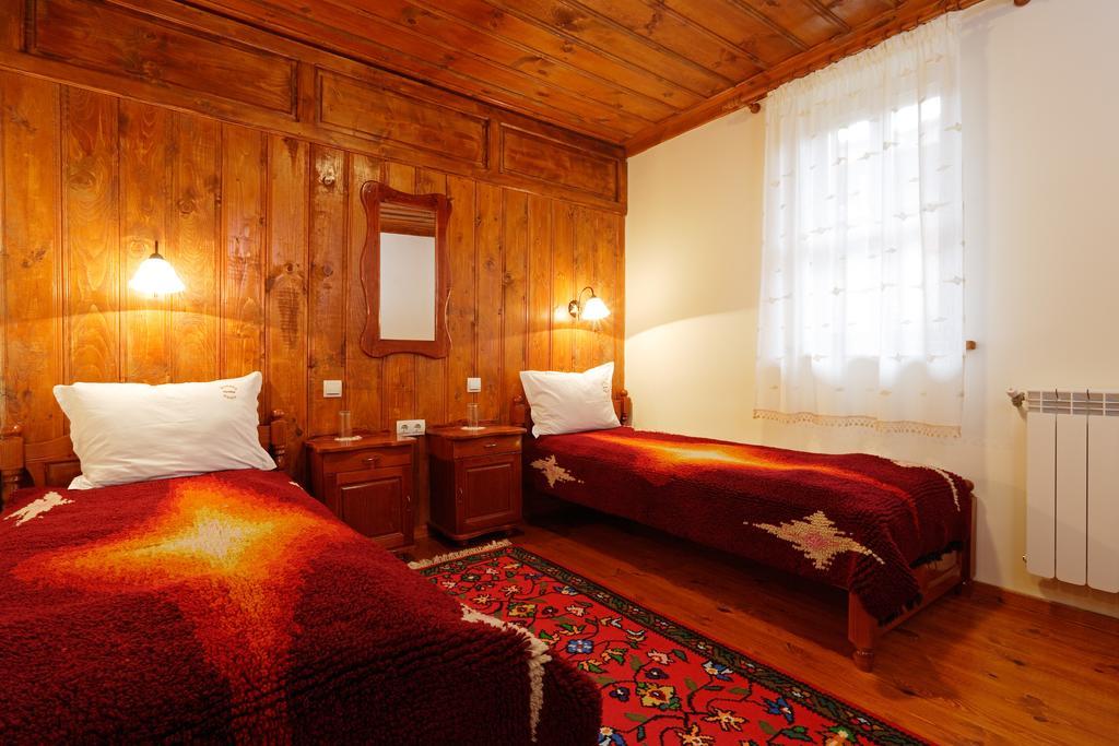 Yovina House Жеравна Номер фото