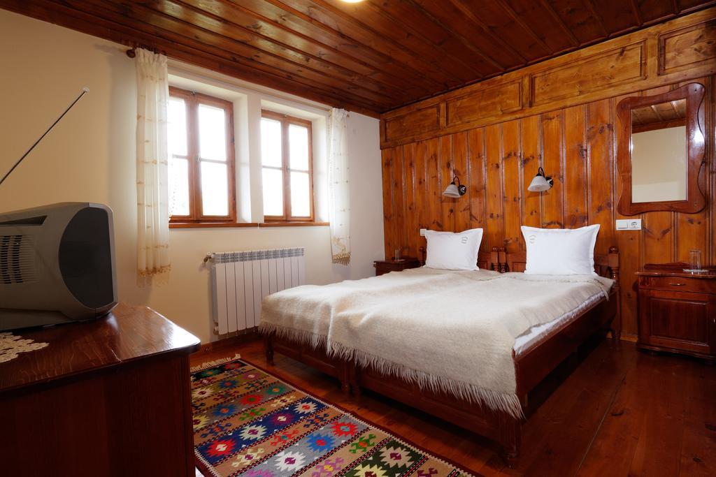 Yovina House Жеравна Номер фото